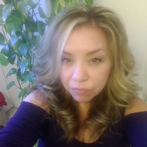 Meet your Posher, Debora