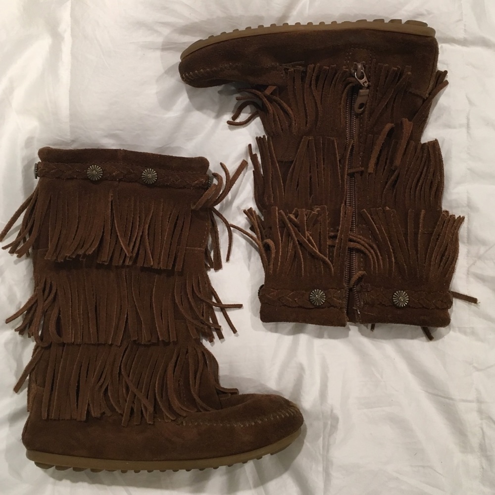 Minnetonka kids fringe moccasin boots Sz 13