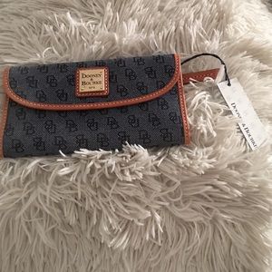 Dooney & Bourke brandnew never used wallet w/ tag