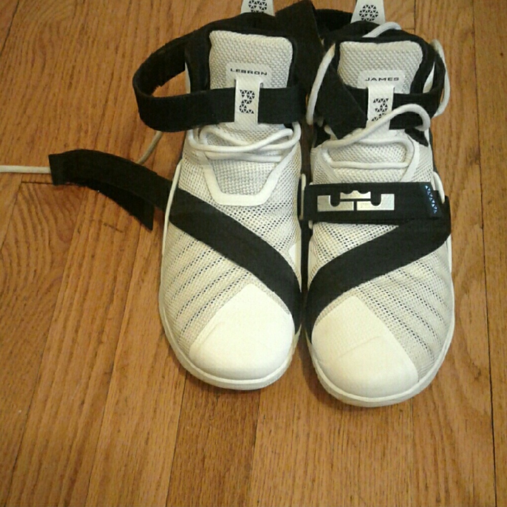LeBrons Soldier 9s