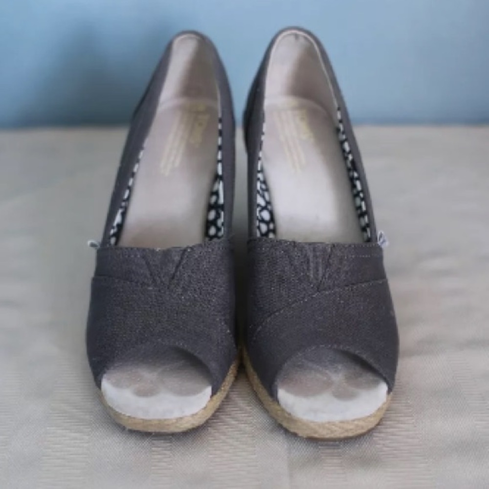 TOMS gray canvas woven wedge sz 7.5