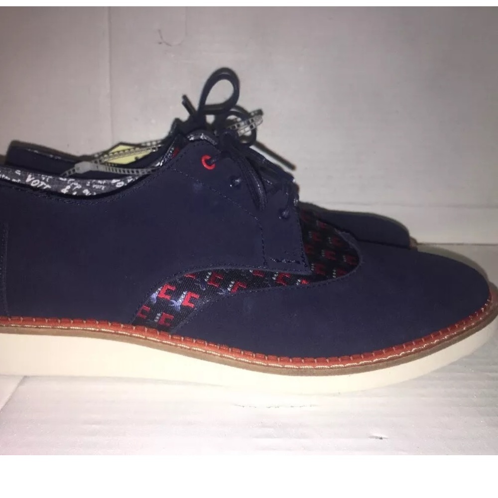 TOMS Democrat brogue SIZE 10. BNWOT
