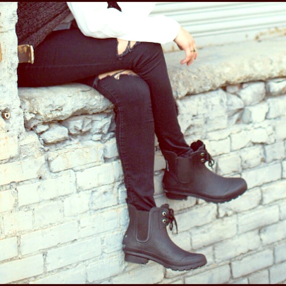 Roma Chelsea Black Matte Lace Boot