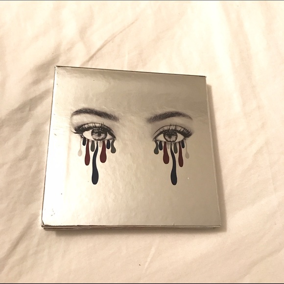 💥SOLD💥Authentic Kylie Cosmetics Holiday Palette - Picture 1 of 3
