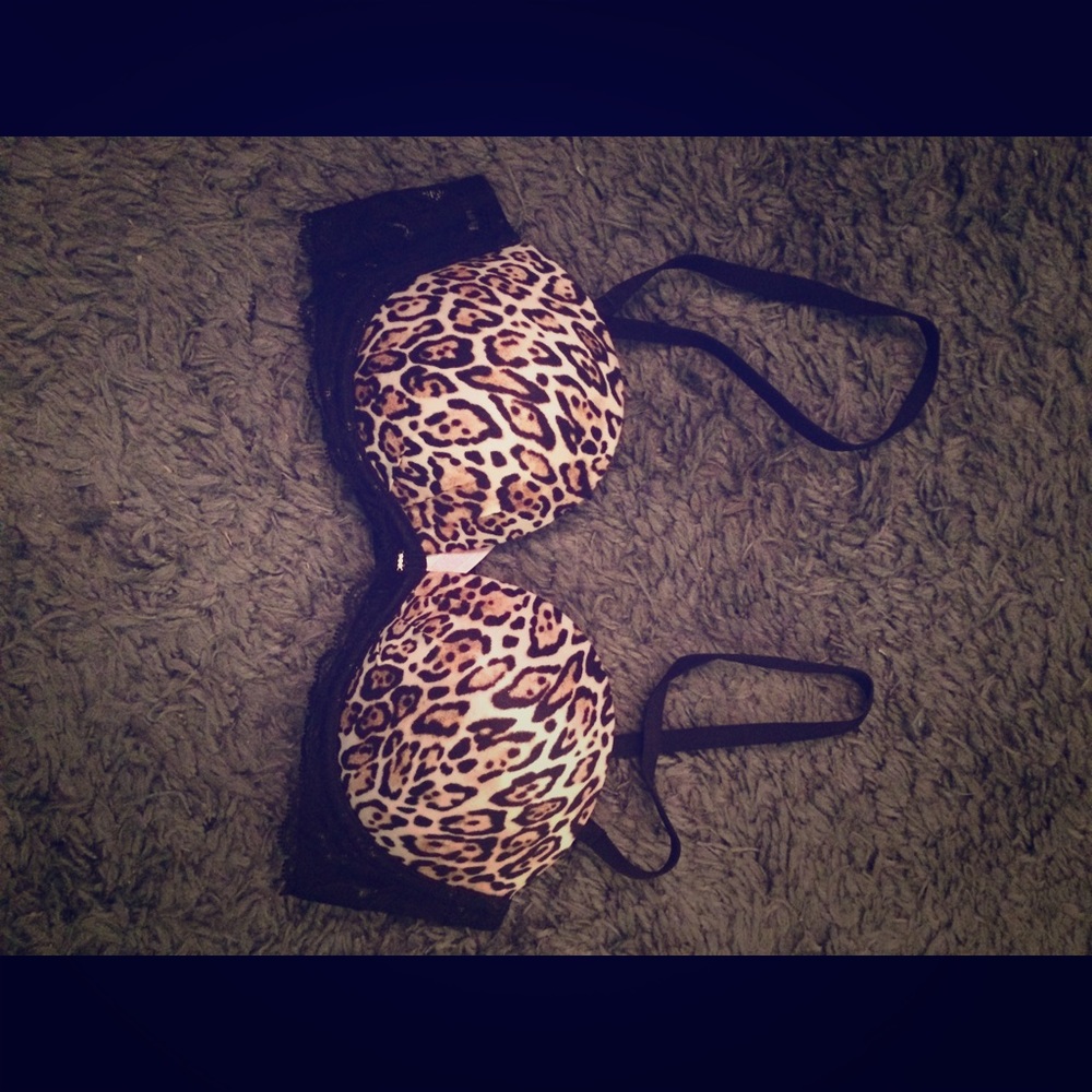 NWOT Victoria Secret bra. Size 34 B