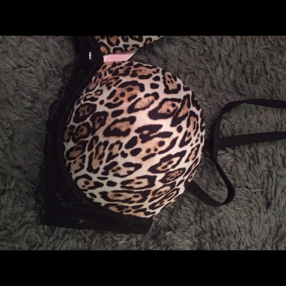 NWOT Victoria Secret bra. Size 34 B - Picture 2 of 3