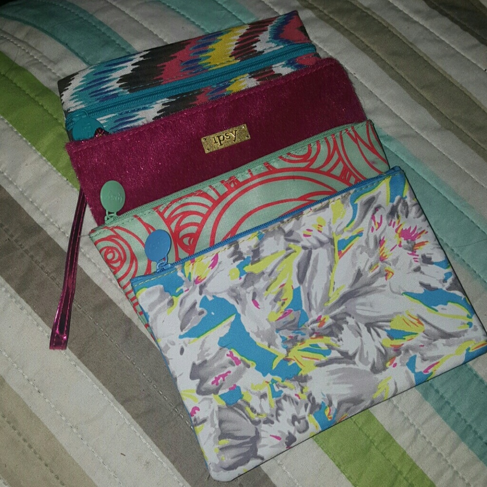 4 makeup bags!!