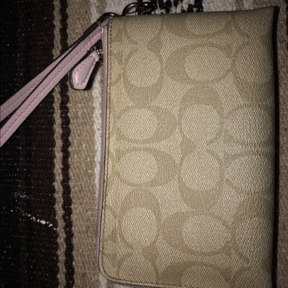COACH Crossgrain Leather Wristlet w Chain: Handbags: Amazon.com Coach wristlet