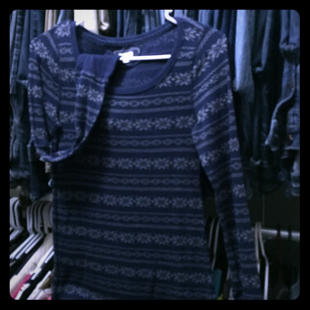 EUC navy thermal w/ light gray snowflake print