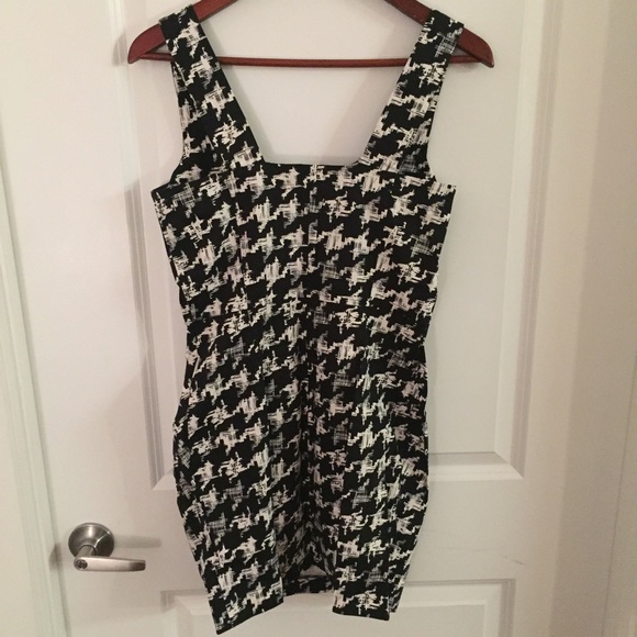 H&M Houndstooth Dress - Picture 4 of 4