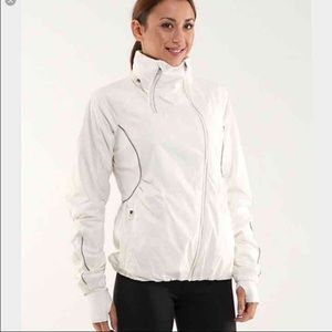 Lululemon run inspire jacket in ghost size 6
