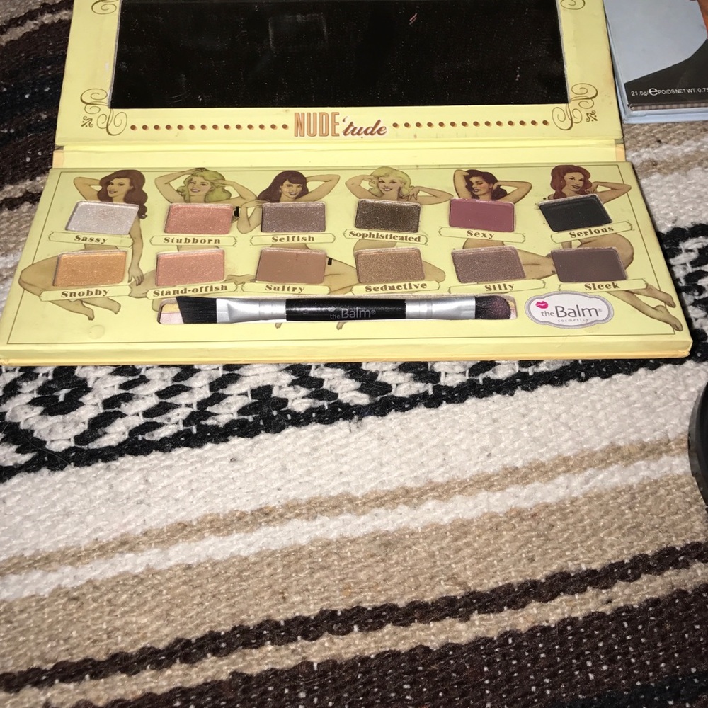 Eyeshadow palettes - Picture 3 of 4