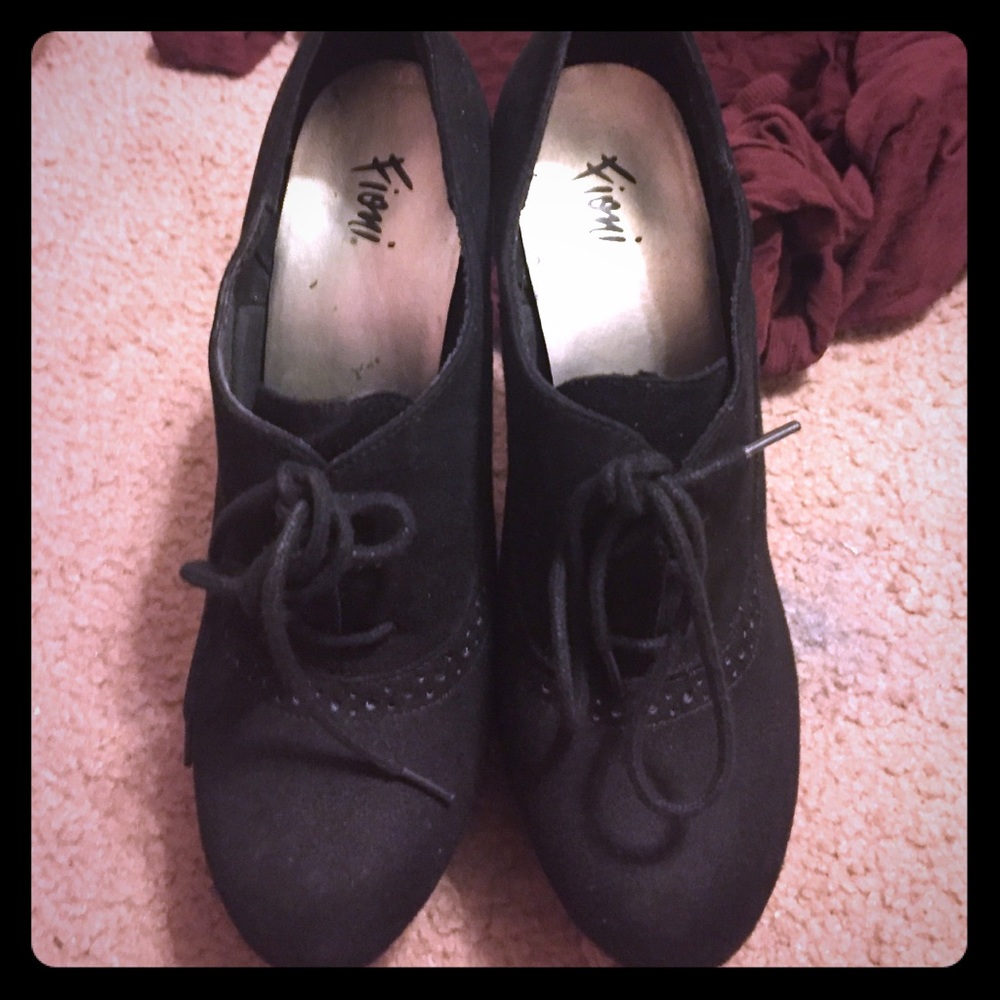 Fioni Black Suede Heels