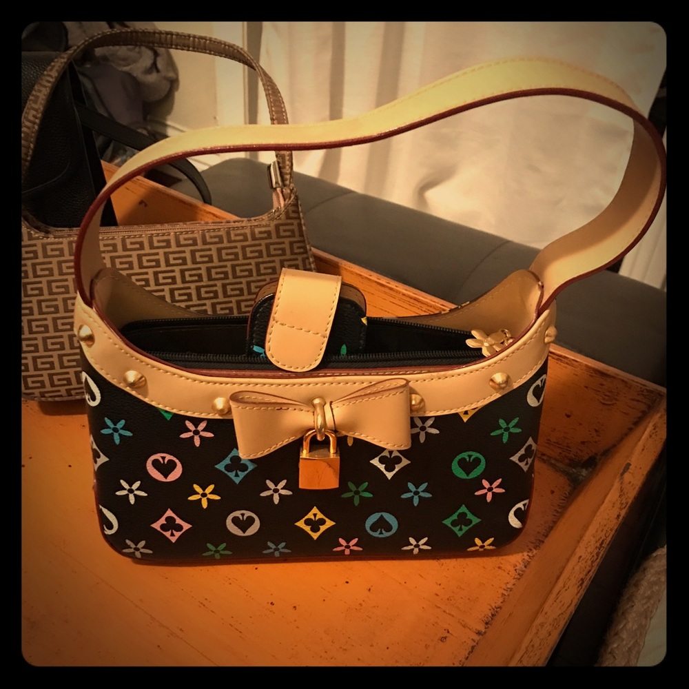 Cute mini hand bag with matching cell pbone case.