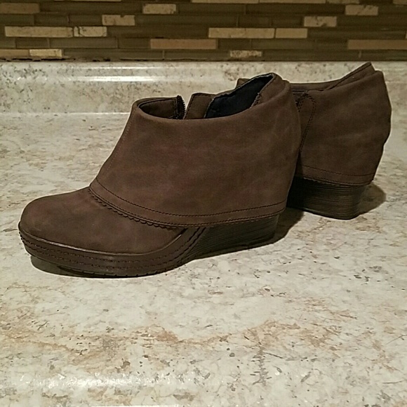 FLASH SALE Adorable Suede Booties - Picture 1 of 4