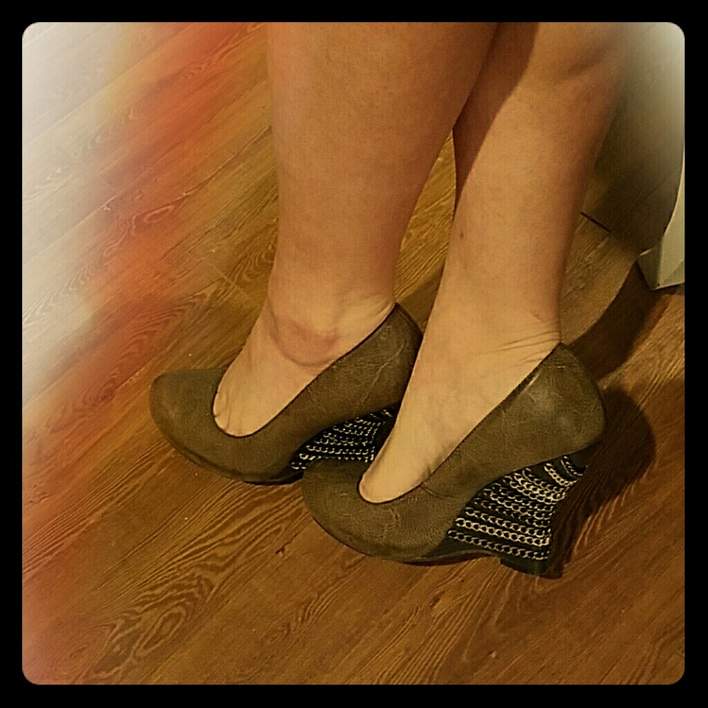 FLASH SALE Sexy Tan and Metal Wedges