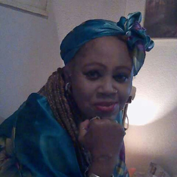 Meet your Posher, Cecelia - Picture 1 of 1