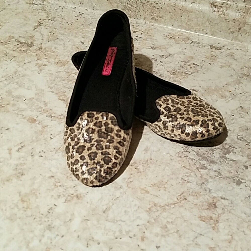 FLASH SALE Adorbs Betsy Johnson Leopard Flats