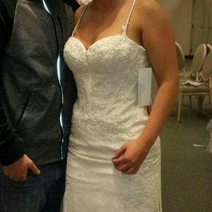 David's bridal Wedding Dress size 4