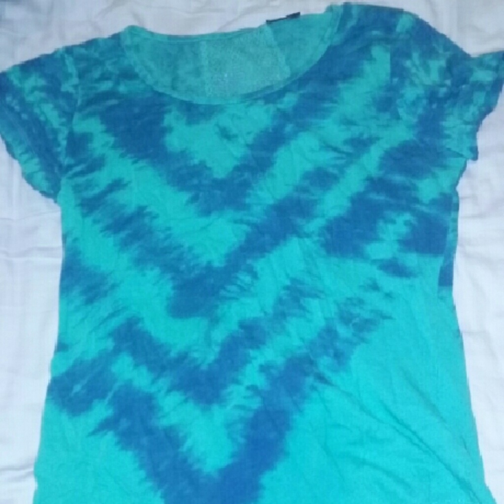 Tie dye chevron patterned tshirt