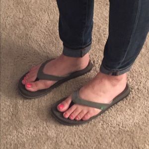 Sanuk Gray Yogamat Flip Flops