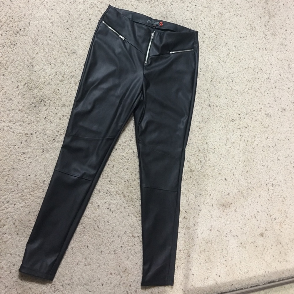 Black fake leather looking leggings