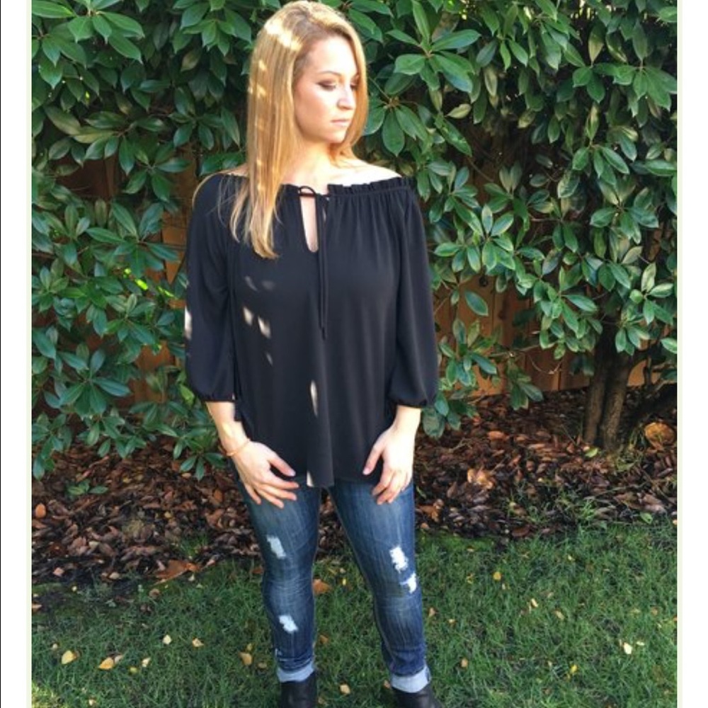 Jill off the shoulder top in black!