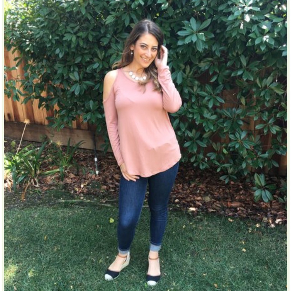 SOLD OUT! Roe open shoulder top!