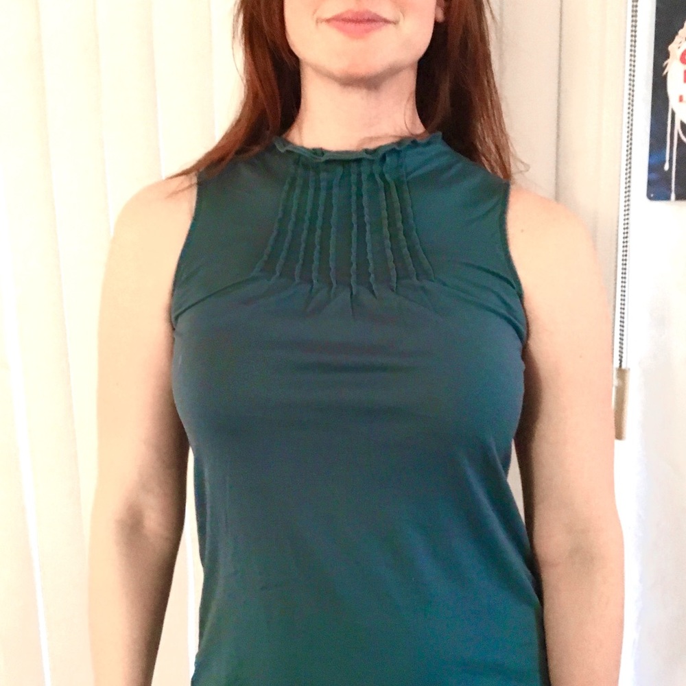 GAP Tank w/ Texture Detail Top
