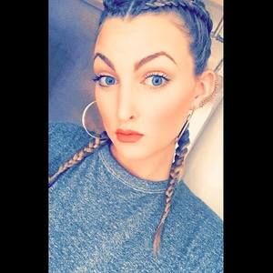 Meet your Posher, Caitlyn