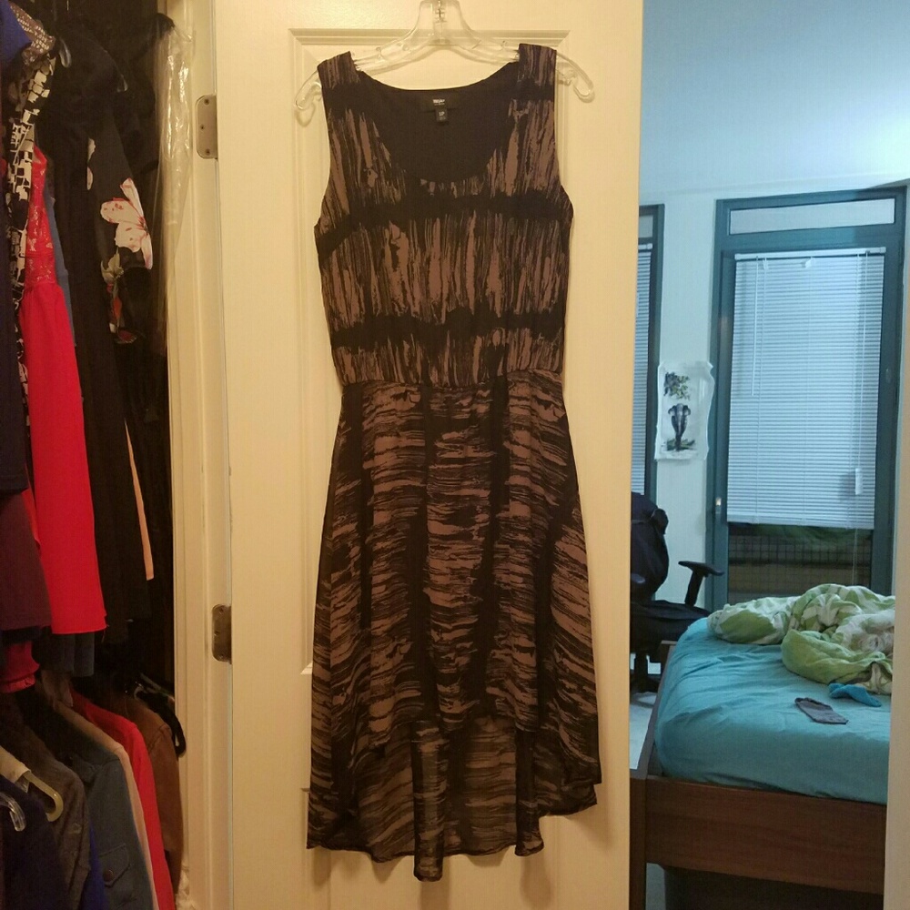 High low asymmetrical black and tan taupe dress