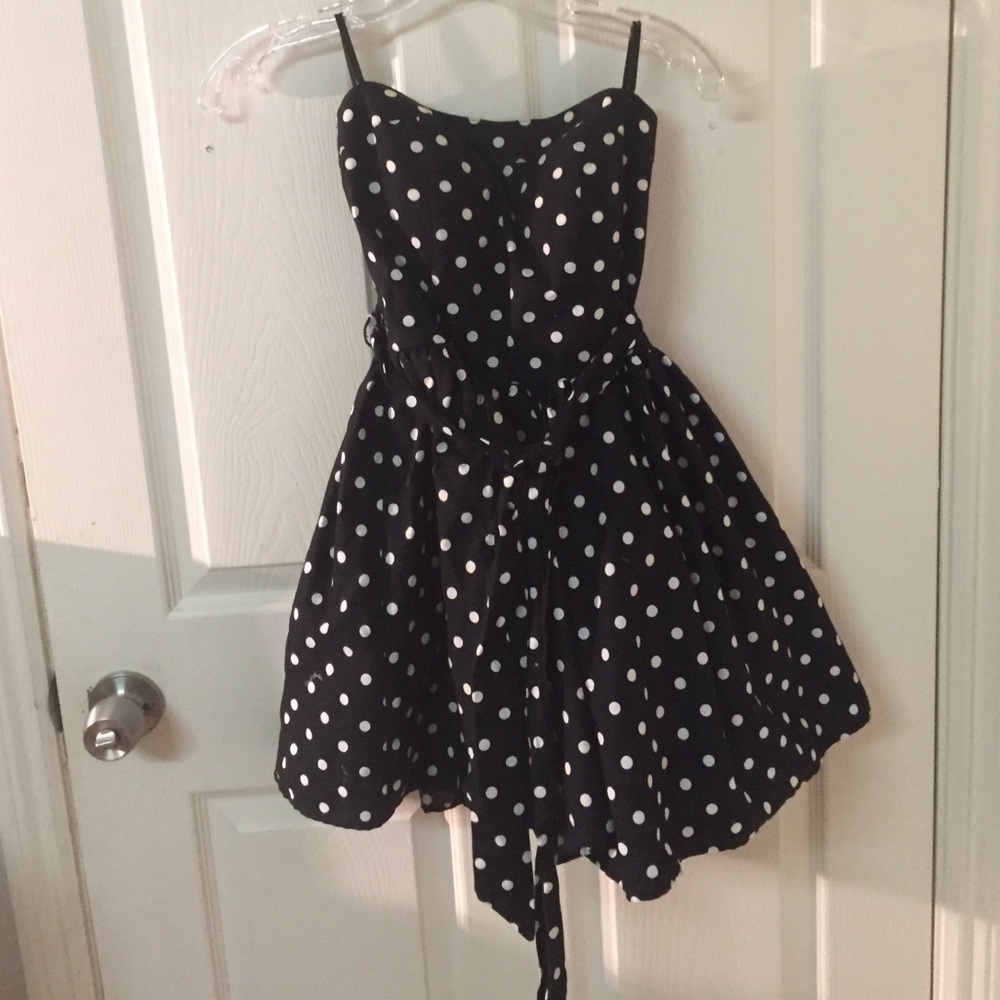 BLACK AND WHITE POLKA DOT DRESS