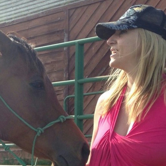 Meet your Posher, Kelly - Picture 2 of 3