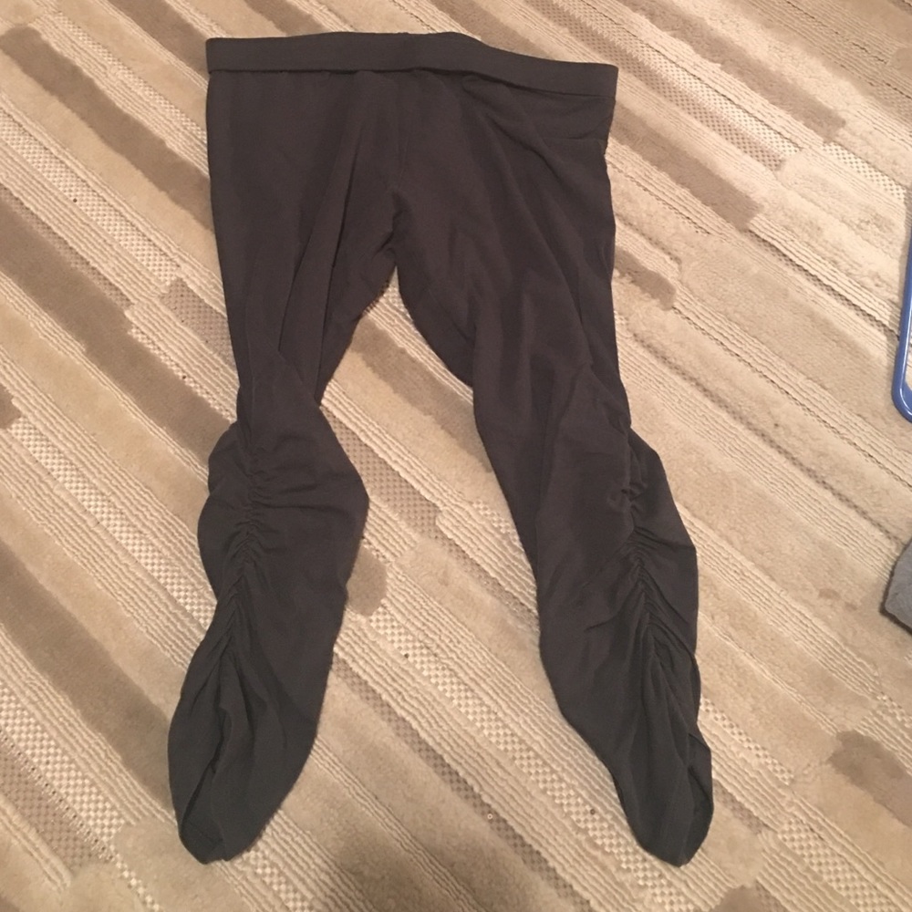 charcoal capri leggings