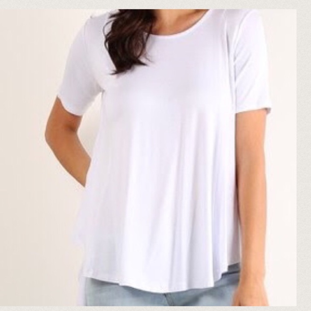 🆕Chic white flat shirt sleeve top 💙 - Picture 2 of 2