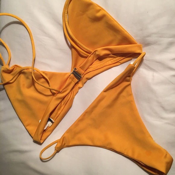 Orange 🍊 MINIMALIST triangle string bikini cheeky - Picture 3 of 4