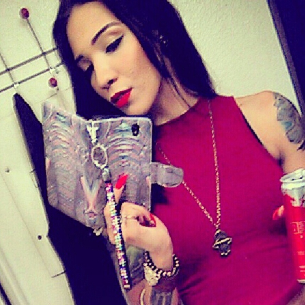 Meet your Posher, E'lora