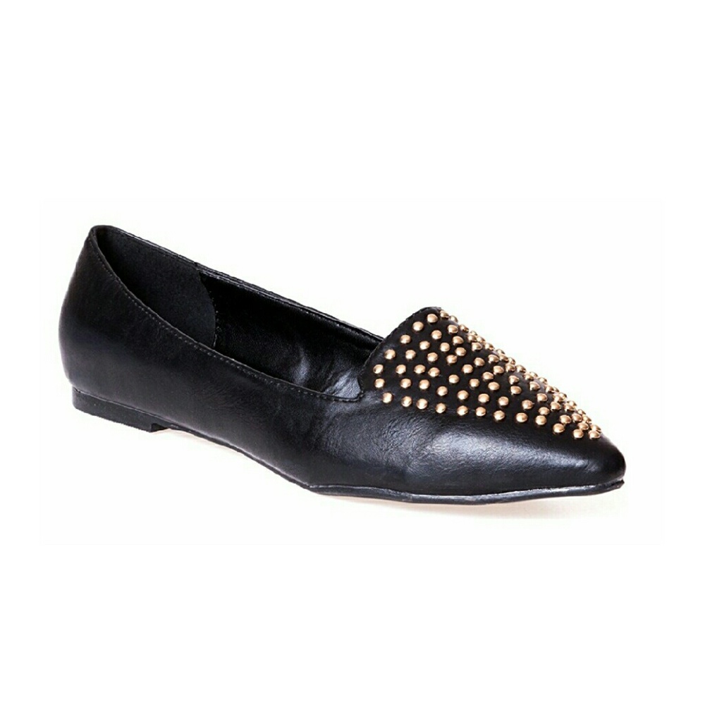 Amazing black Studded Flats - NWT