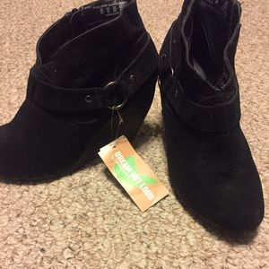 Dream out loud. By Selena Gomez