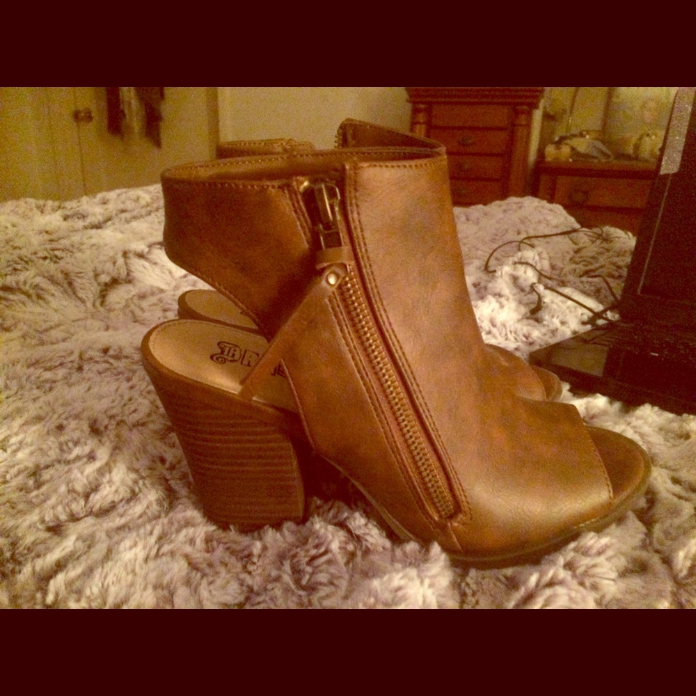 Peep toes booties