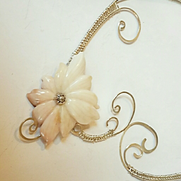 Ivory Pink Peruvian Opal Carved Flower Silver Chok - Picture 2 of 4