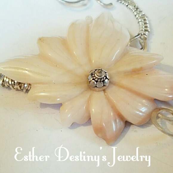 Ivory Pink Peruvian Opal Carved Flower Silver Chok - Picture 3 of 4