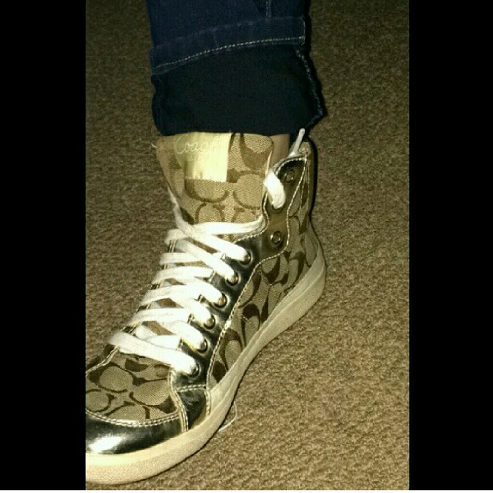 🐎Coach sneakers in gold & white 8.5 to 9!!!!! - Picture 4 of 4