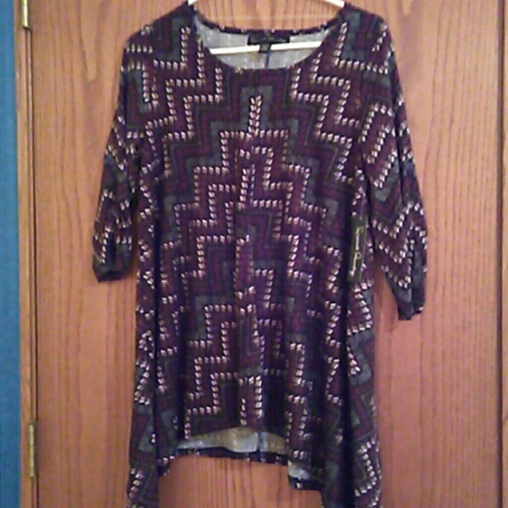 Cute top with asymmetric hemline