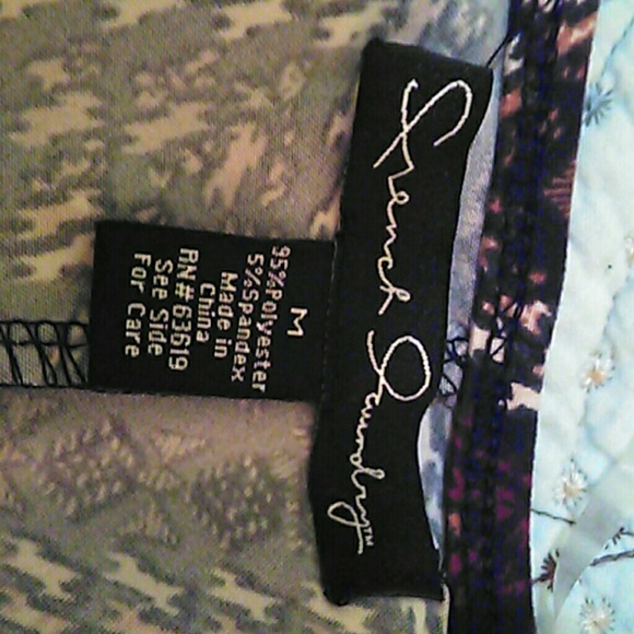 Cute top with asymmetric hemline - Picture 3 of 3