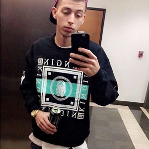 Meet your Posher, Denis