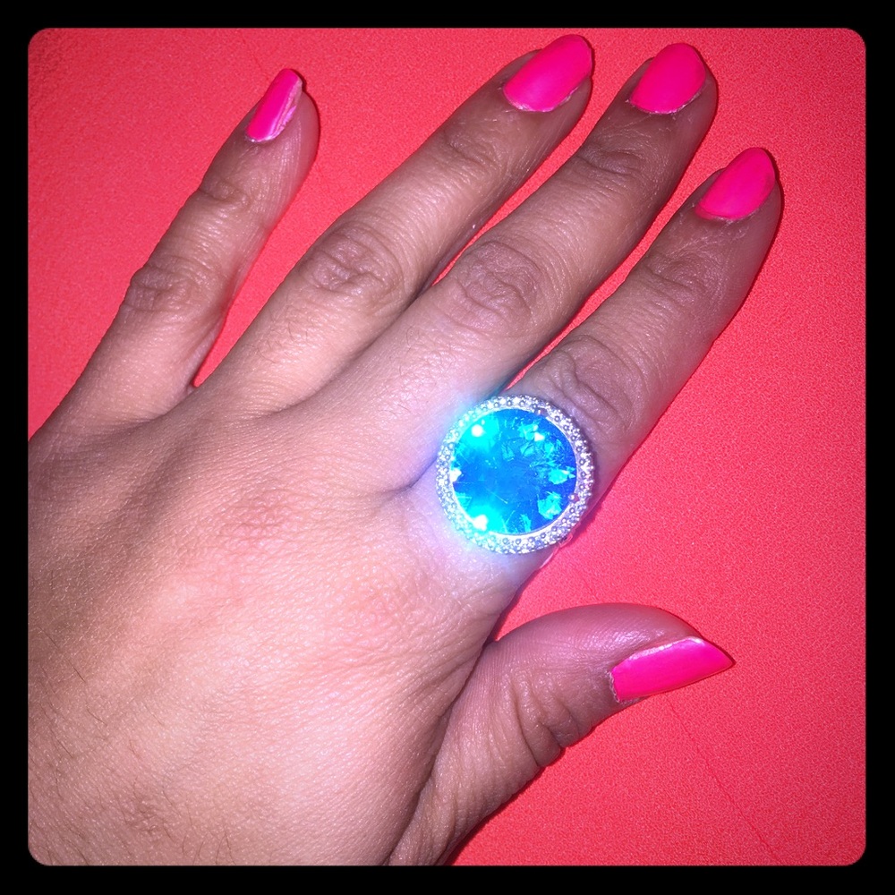 Absolutely Gorgeous Blue Sapphire ring