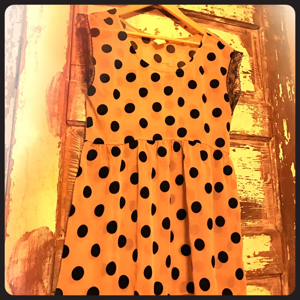 Beige with black dots top