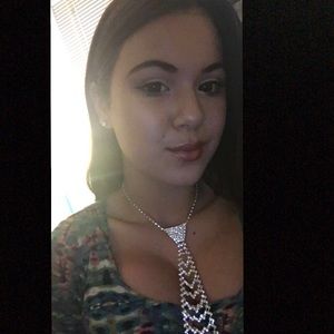 Meet your Posher, Aya