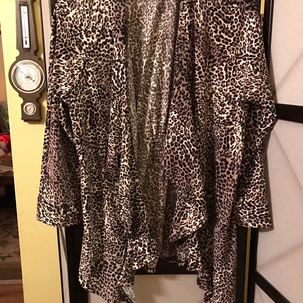 Leopard drape type open blouse/cardigan.
